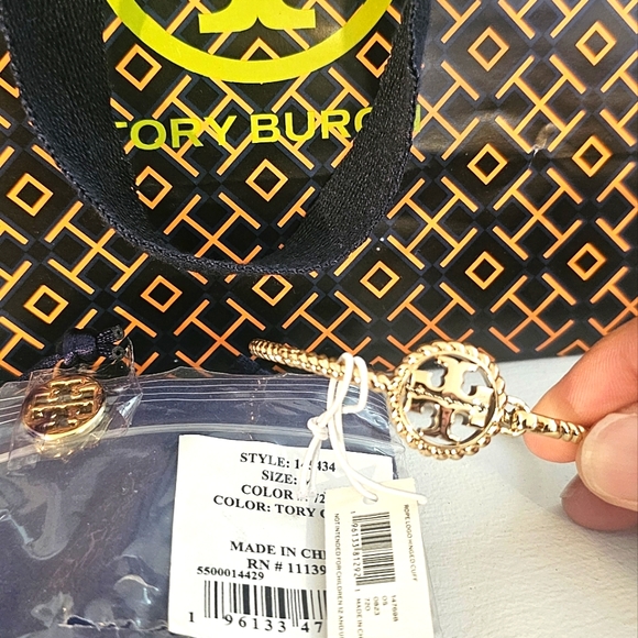 NWT Beautiful Tory Burch Gold Bracelet - Picture 1 of 4